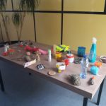 Werken met voorwerpen tijdens brainstorm Stichting Circulair Bouwen